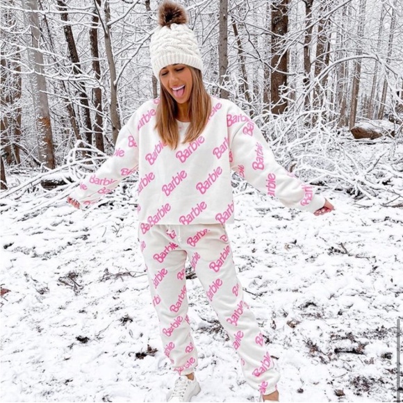 RARE Barbie Crewneck Pullover Sweatshirt - Picture 8 of 8